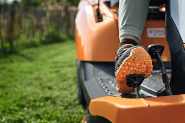 imgi_12_52034 STIHL RT 4082 Ride-On Mower